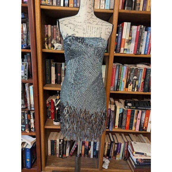 Basix Black Label Women's Size 4 Silver Sequin 100% Silk Knee mini Dress - Picture 1 of 10